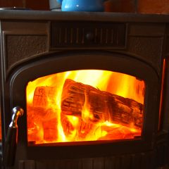 「暖かーい」薪ストーブ、ペレットストーブ