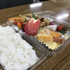 支援には支援の輪：ホープ食堂の米は尽きない