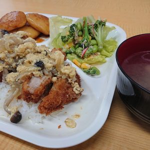 かつ丼といも餅