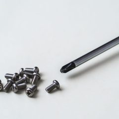 頑な（かたくな）なネジ