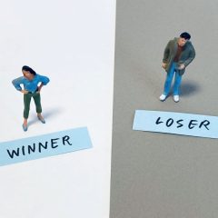 Victim（犠牲者）かVictor（勝利者）か